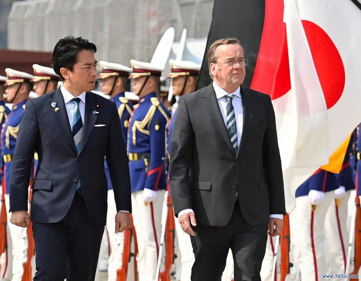 本年3月，德国国防部长皮斯托里乌斯对日本进行厚爱考察。 《纽约时报》